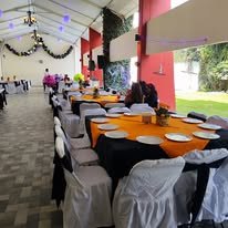 Montaje de evento en Jardín Santa María